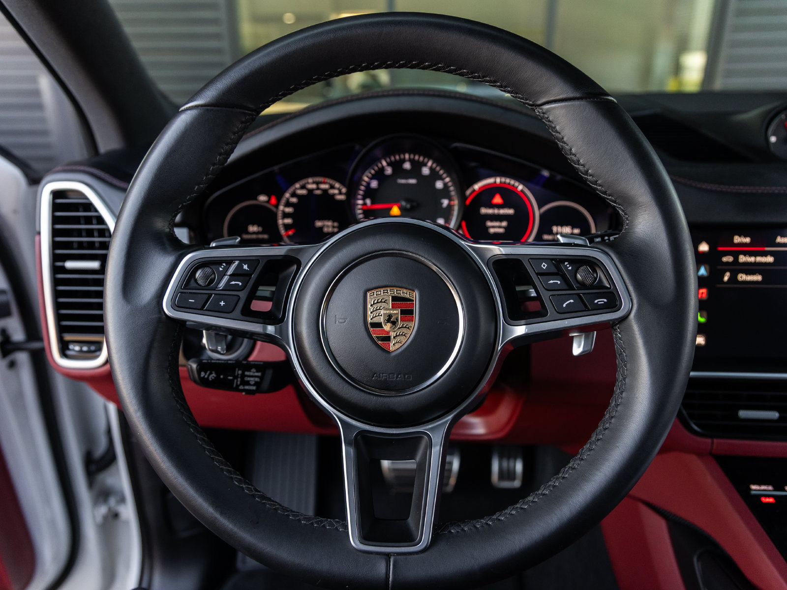 Certified 2023 Porsche Cayenne S Platinum AWD/4WD image 33