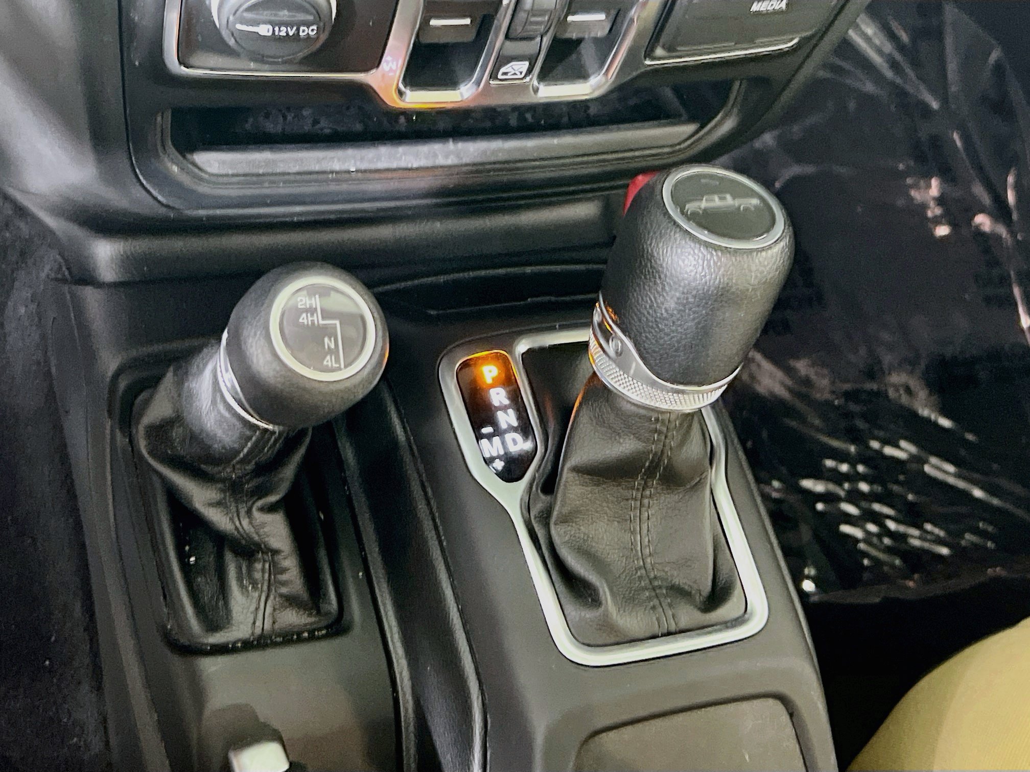 Used 2023 Jeep Gladiator Sport AWD/4WD image 16