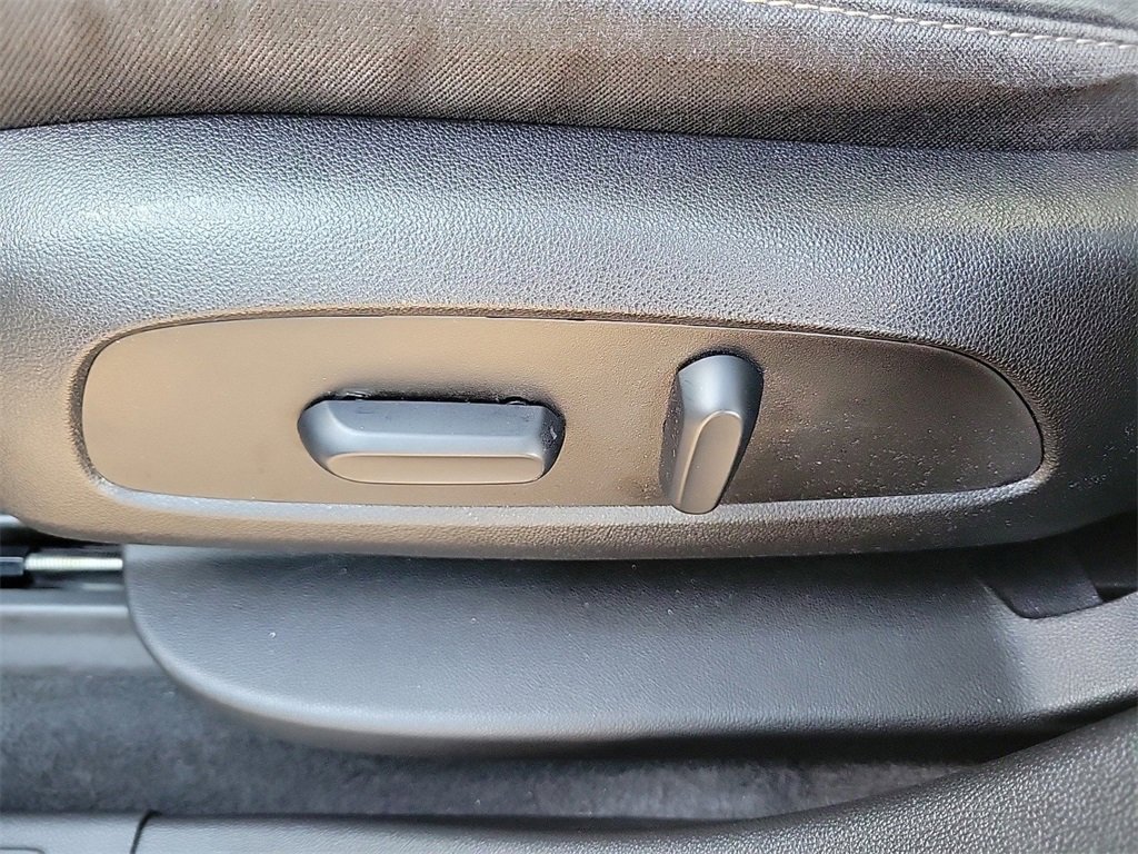 Used 2019 GMC Acadia SLE w/ Driver Alert Package I image 17