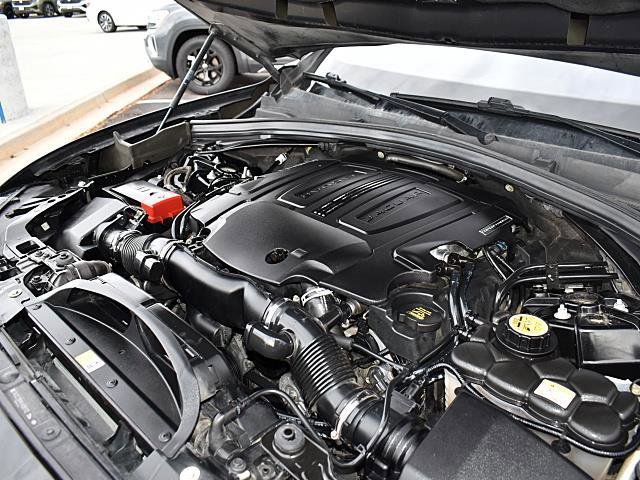 Used 2017 Jaguar F-PACE R-Sport image 9