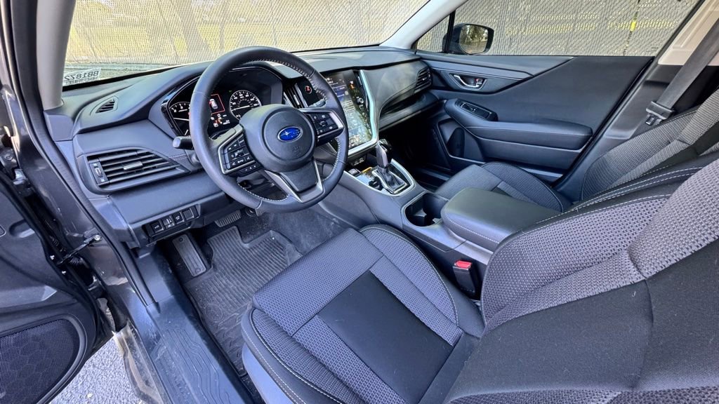 Used 2025 Subaru Outback Premium AWD/4WD image 1