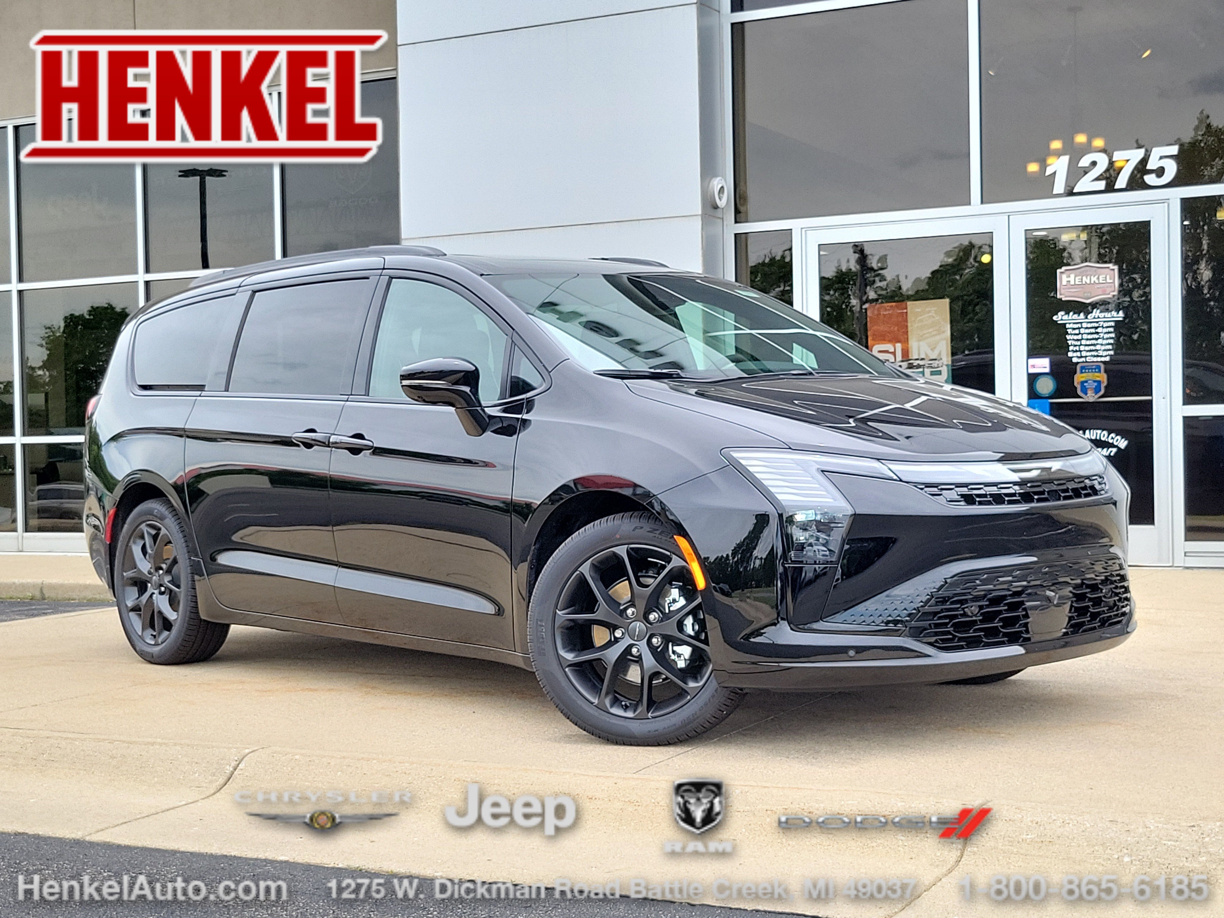 New 2027 Chrysler Pacifica Limited FWD image 1