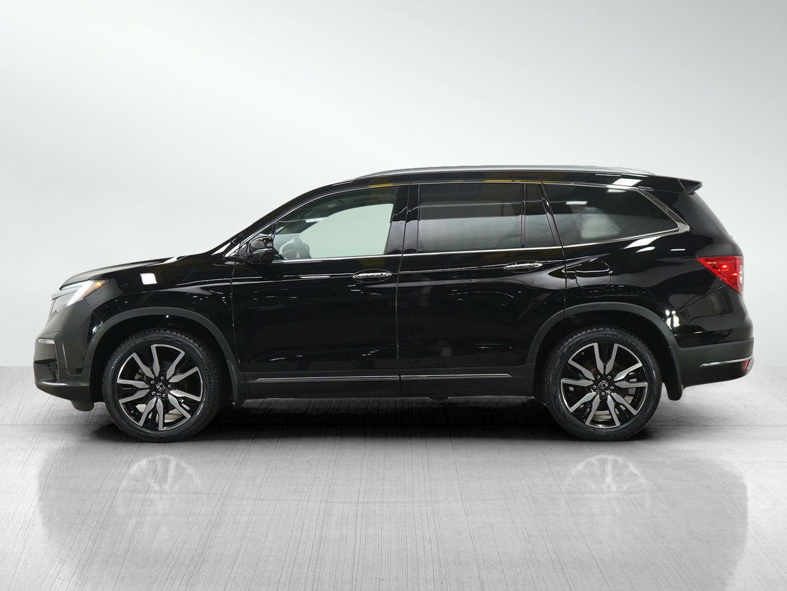 Used 2020 Honda Pilot Touring image 2