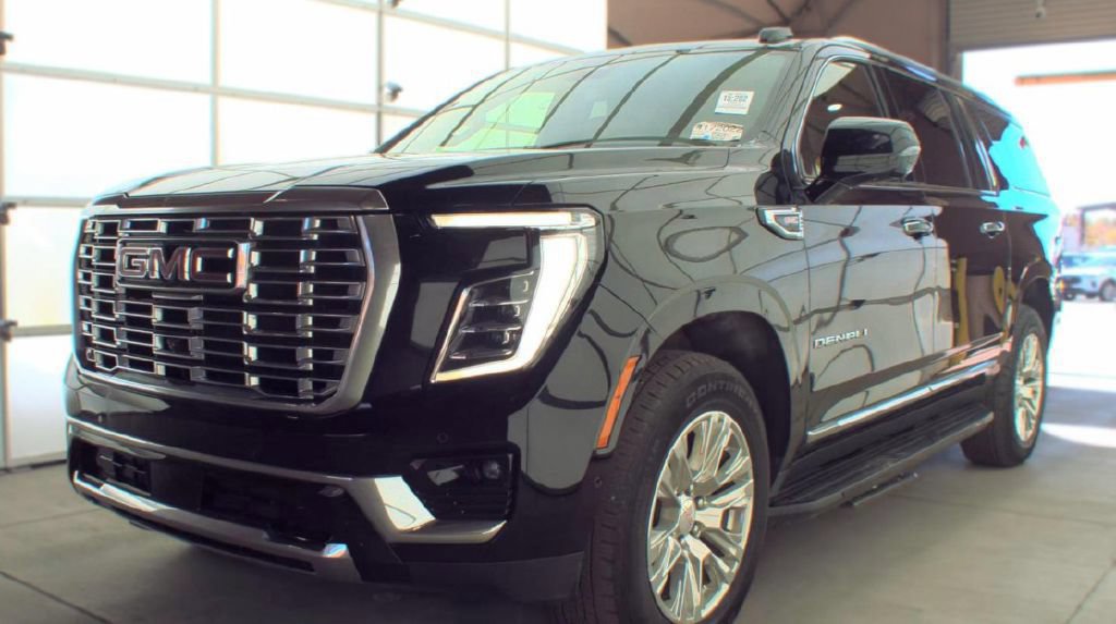Used 2025 GMC Yukon XL Denali AWD/4WD image 1
