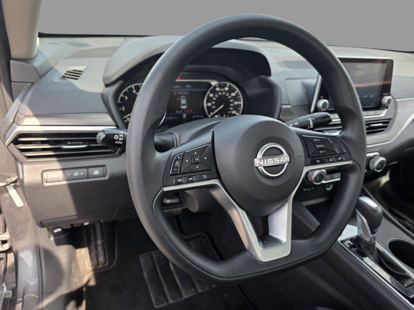 Used 2025 Nissan Altima 2.5 SV AWD/4WD image 10
