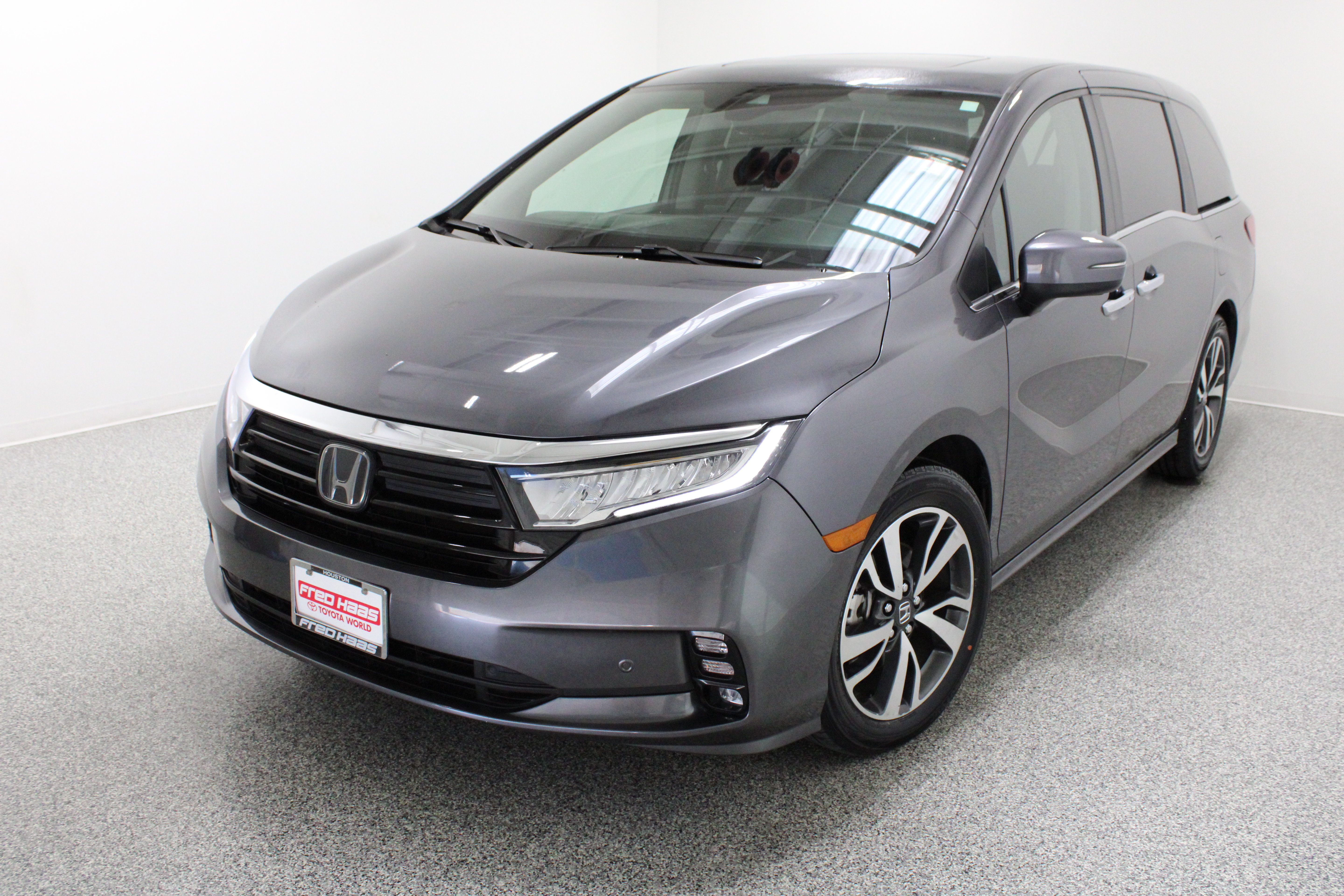 Used 2024 Honda Odyssey Touring image 2