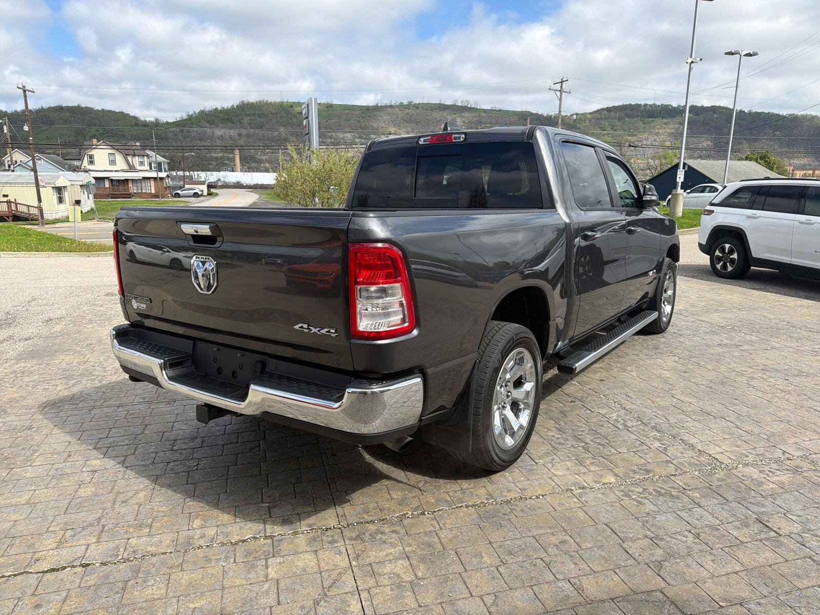 Used 2020 RAM 1500 4x4 Crew Cab image 8
