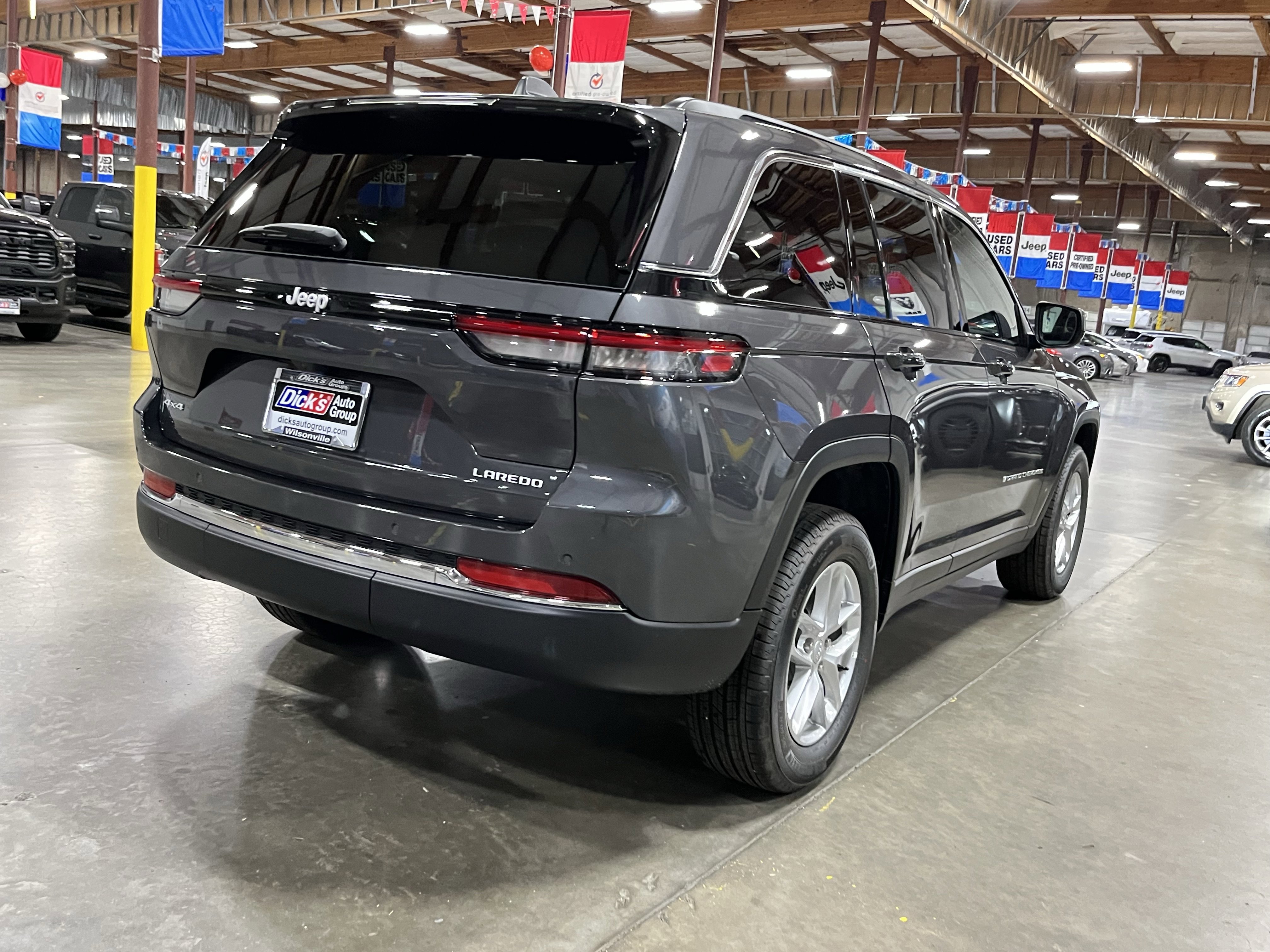 Certified 2025 Jeep Grand Cherokee Laredo X w/ Luxury Tech Group I image 5