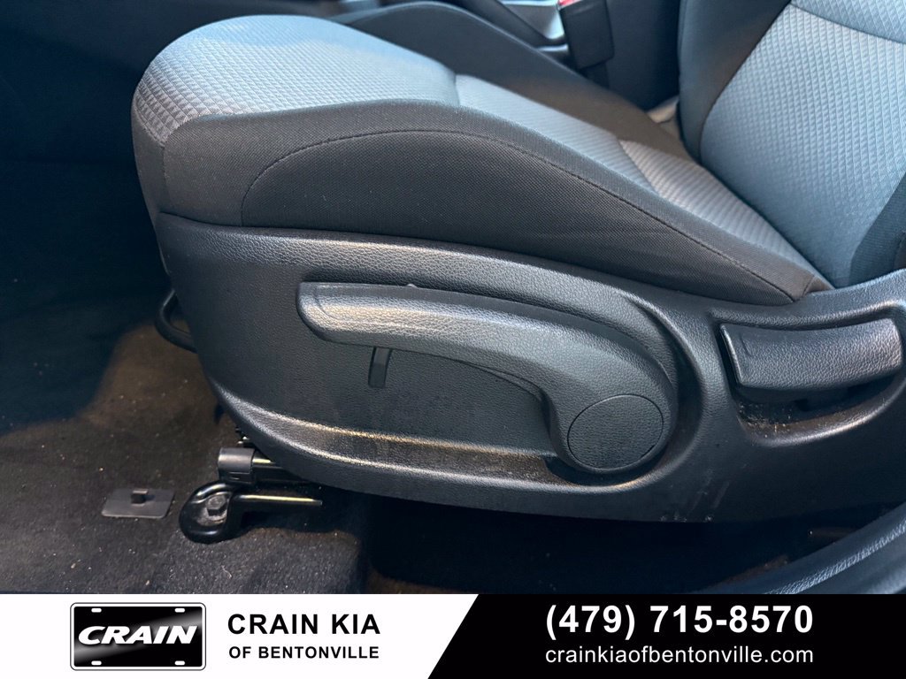 Certified 2025 Kia Soul LX w/ LX Technology Package FWD image 11