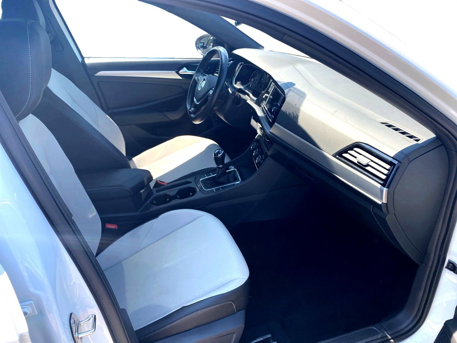 Used 2020 Volkswagen Jetta R-Line w/ R-Line Cold Weather Package FWD image 13