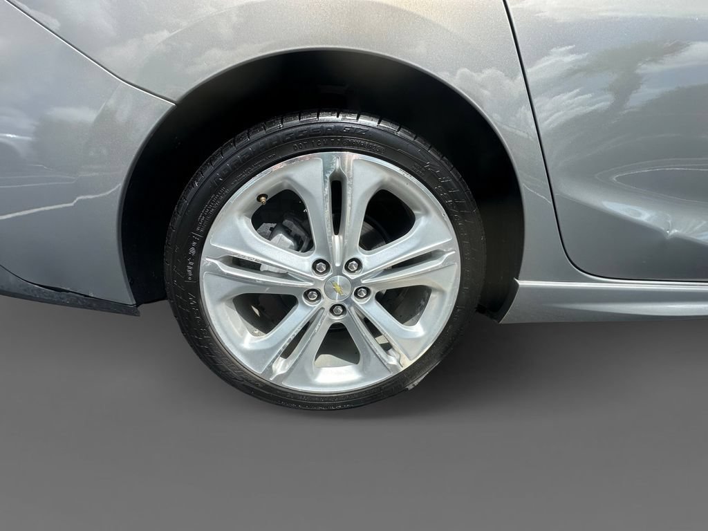 Used 2017 Chevrolet Cruze Premier FWD image 9