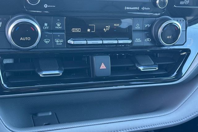 Certified 2021 Toyota Highlander XLE image 32