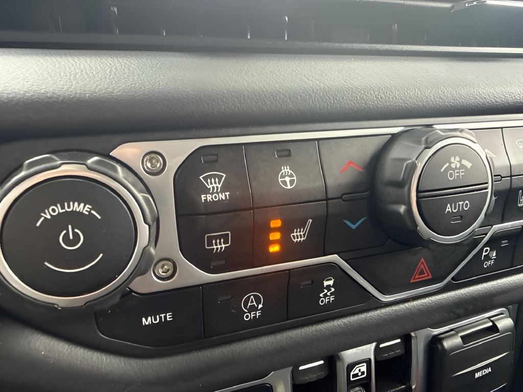 Used 2025 Jeep Wrangler Unlimited Rubicon AWD/4WD image 12