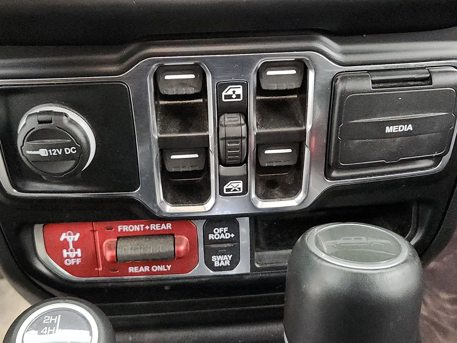 Used 2022 Jeep Gladiator Rubicon w/ Cold Weather Group image 32