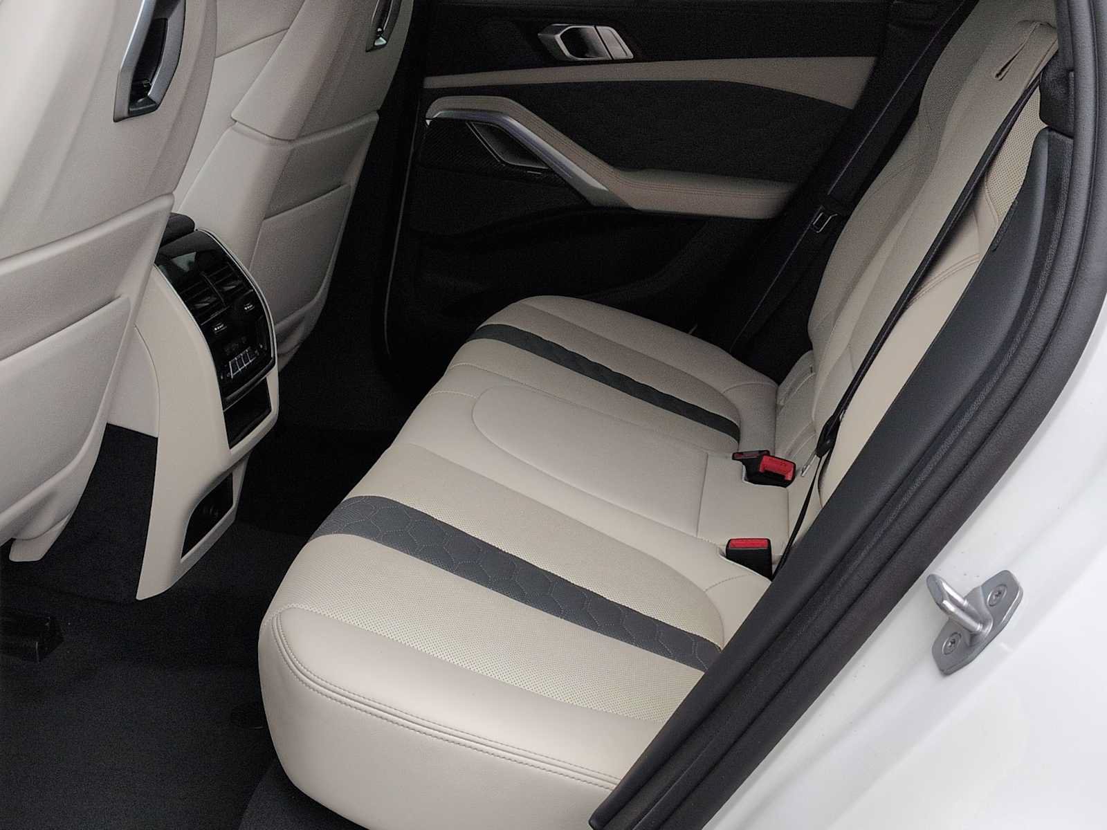 Used 2024 BMW X6 M Competition w/ Executive Package AWD/4WD image 21