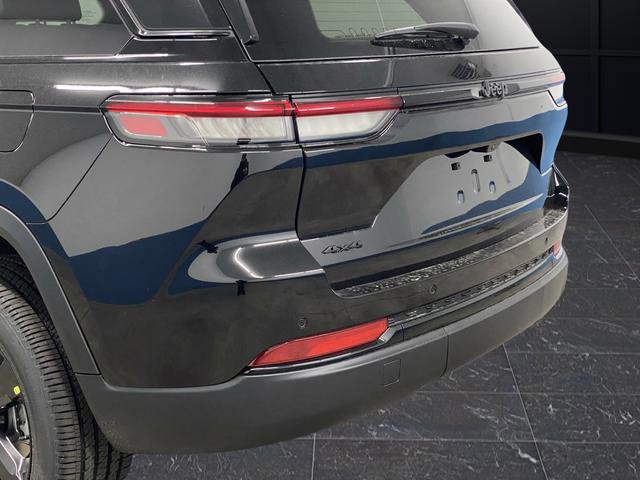 New 2025 Jeep Grand Cherokee Altitude image 35