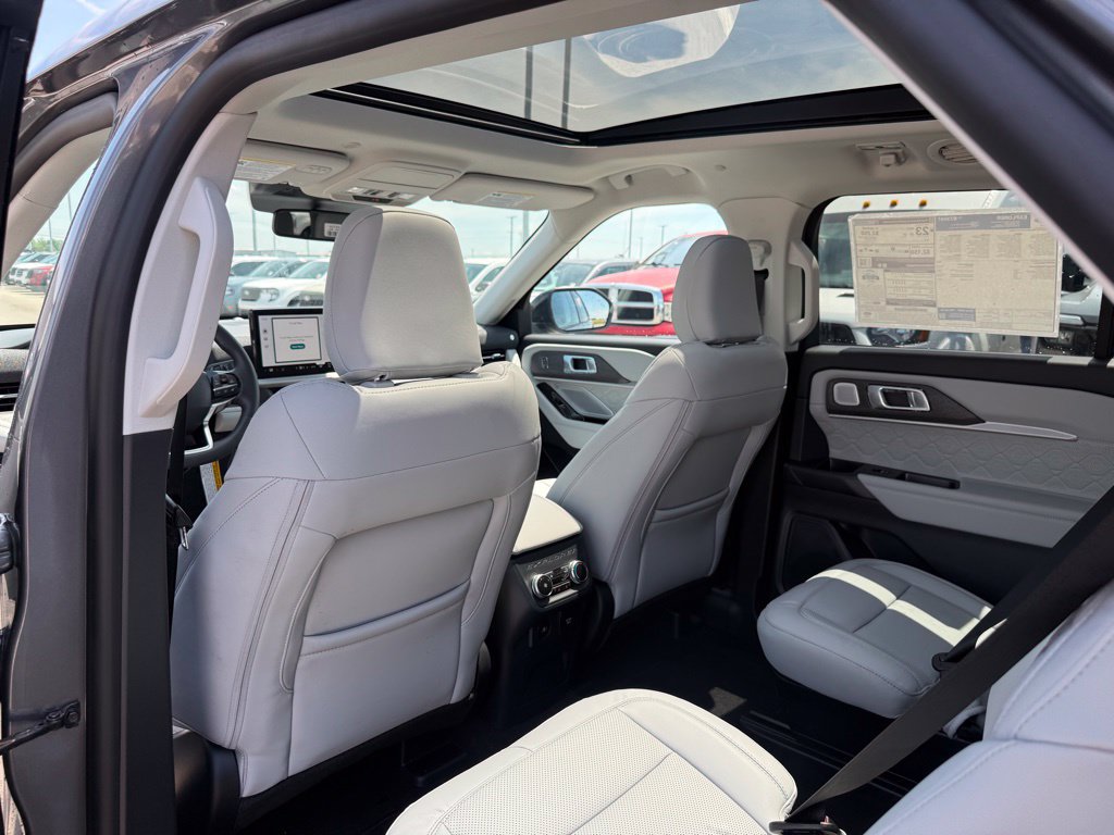 New 2026 Ford Explorer Platinum w/ LUX Leather Package AWD/4WD image 12