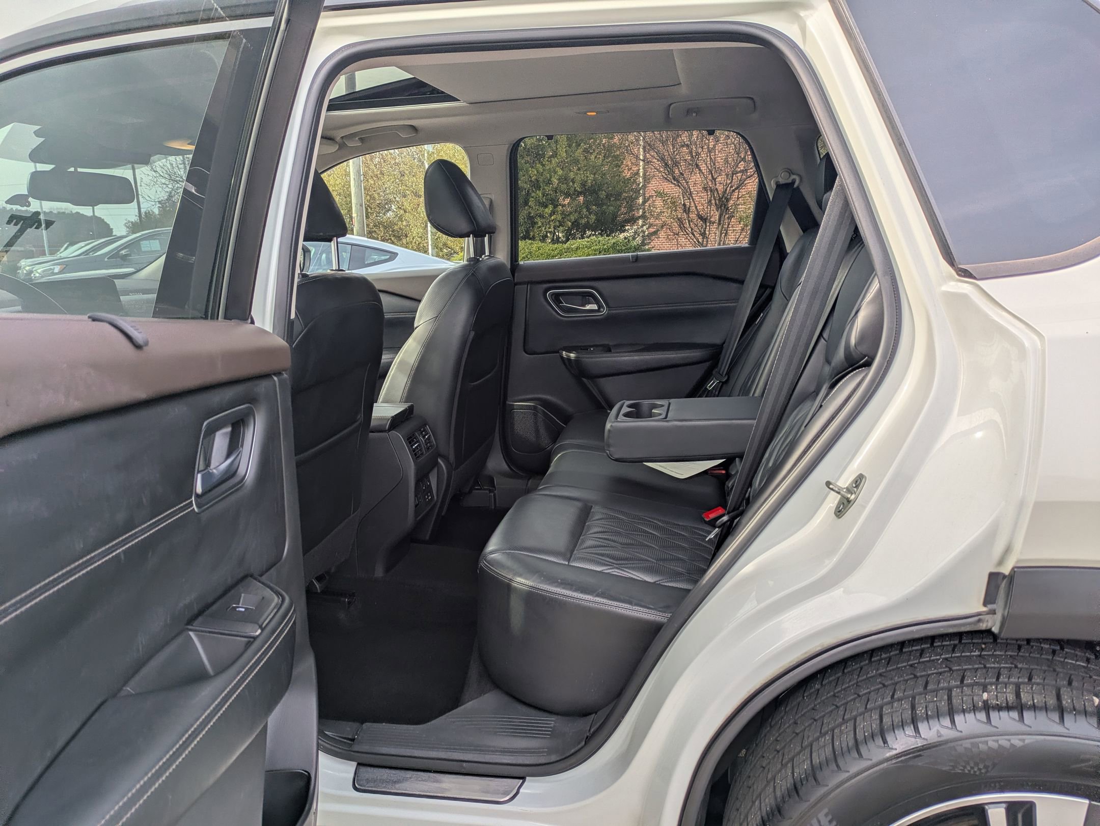 Used 2021 Nissan Rogue Platinum image 28