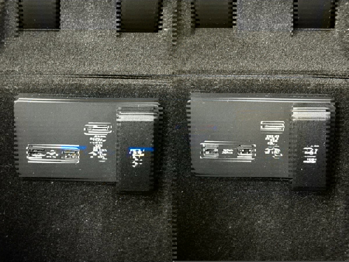 Used 2019 Land Rover Range Rover Velar S image 18