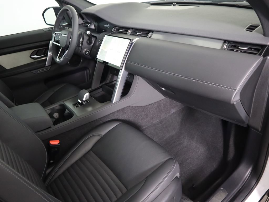 Used 2024 Land Rover Discovery Sport Dynamic SE image 18