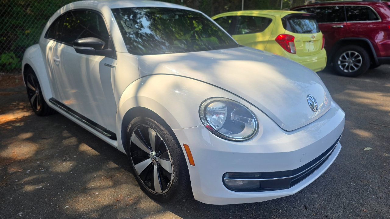 Used 2013 Volkswagen Beetle 2.0T FWD image 2