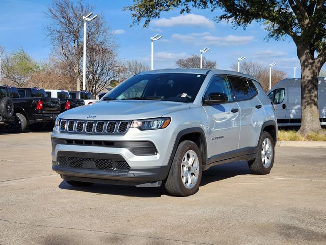 Used 2025 Jeep Compass Sport image 3