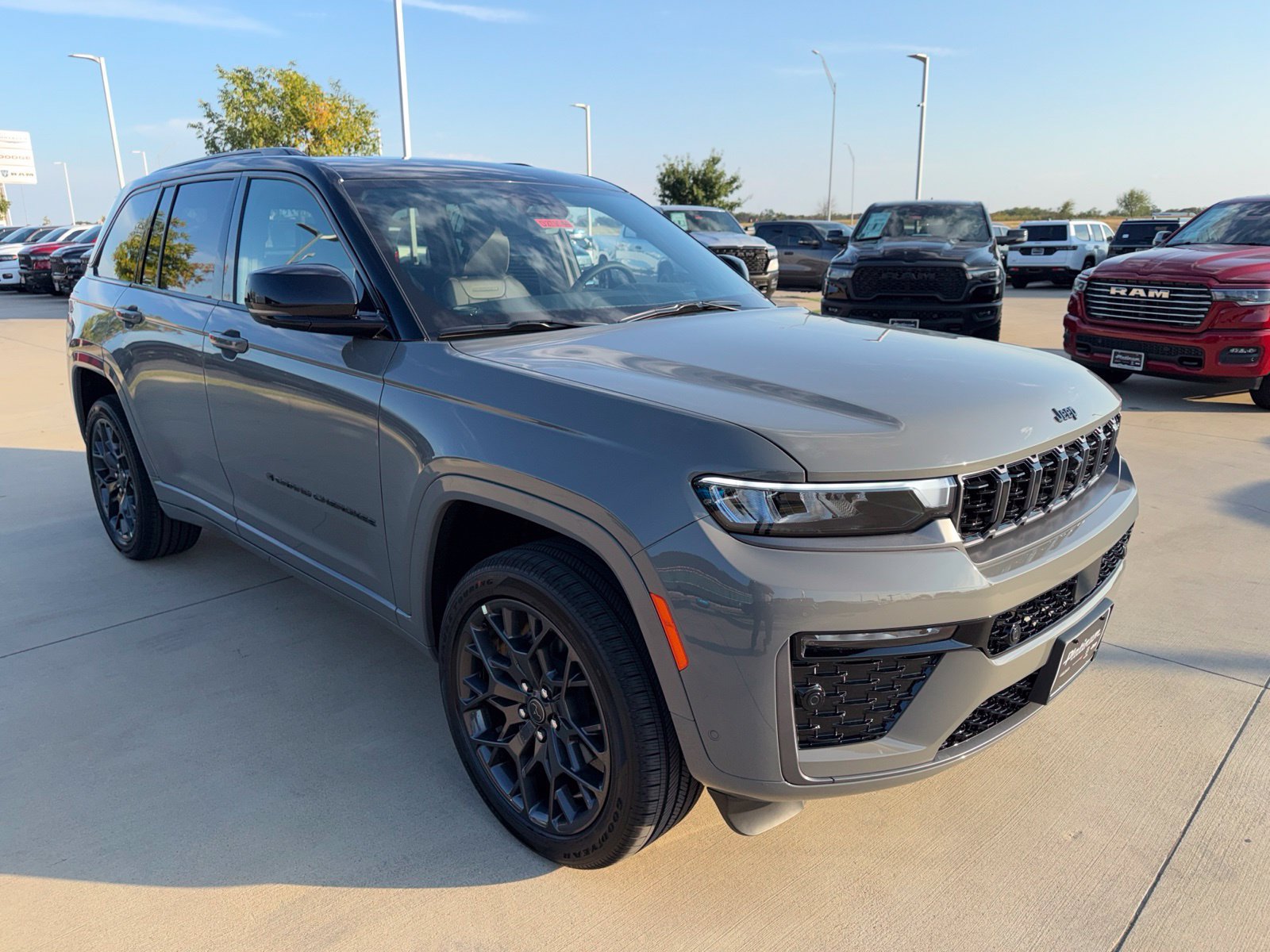 New 2027 Jeep Grand Cherokee Summit AWD/4WD image 7