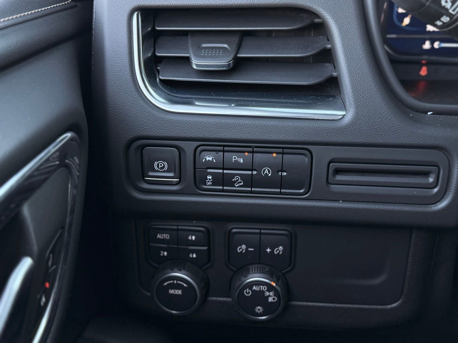 Used 2023 Chevrolet Tahoe Premier image 34