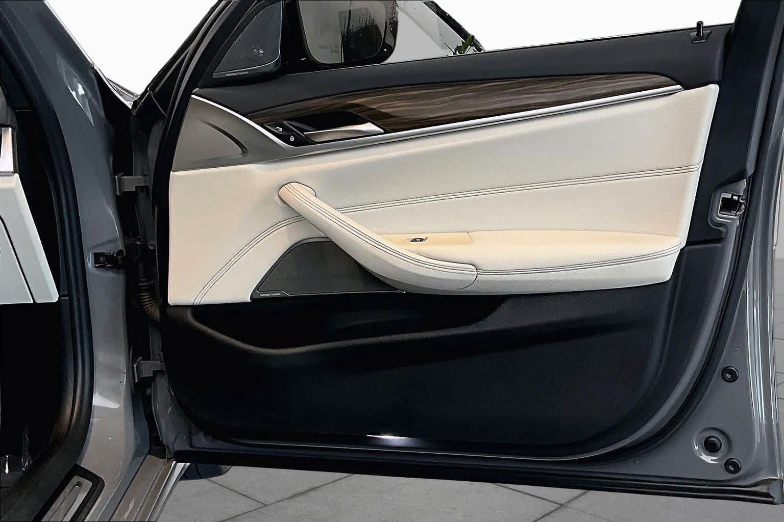 Used 2021 BMW 530i w/ Premium Package RWD image 22