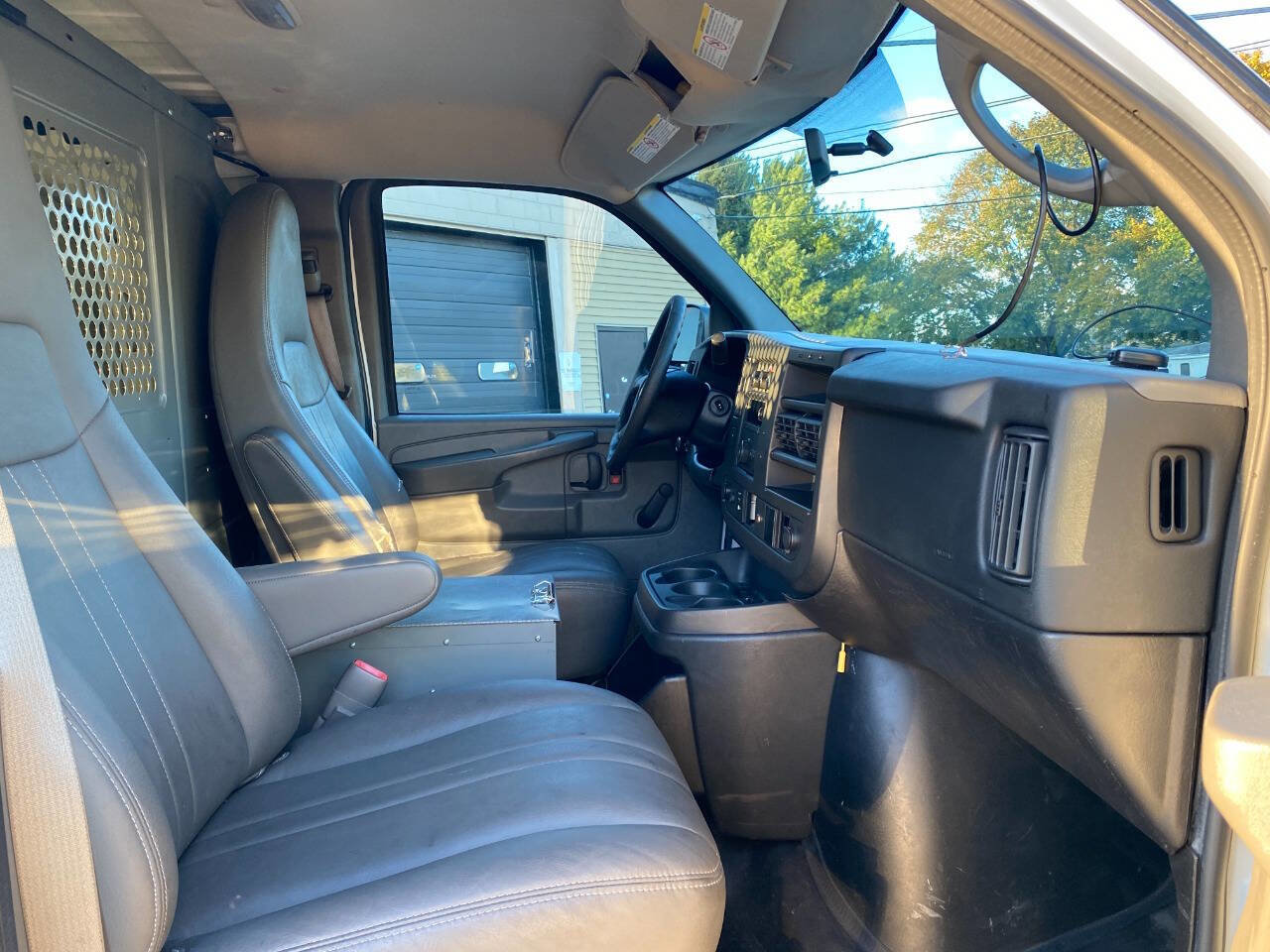 Used 2012 Chevrolet Express 2500 image 21