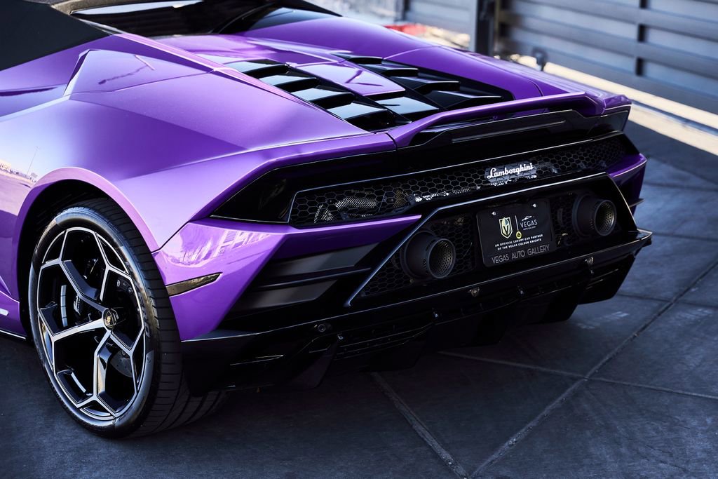 Used 2024 Lamborghini Huracan EVO image 11