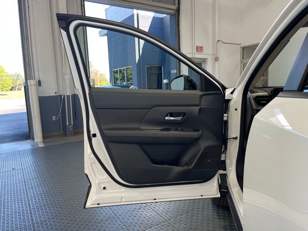New 2026 Nissan Kicks SV w/ SV Premium Package image 18