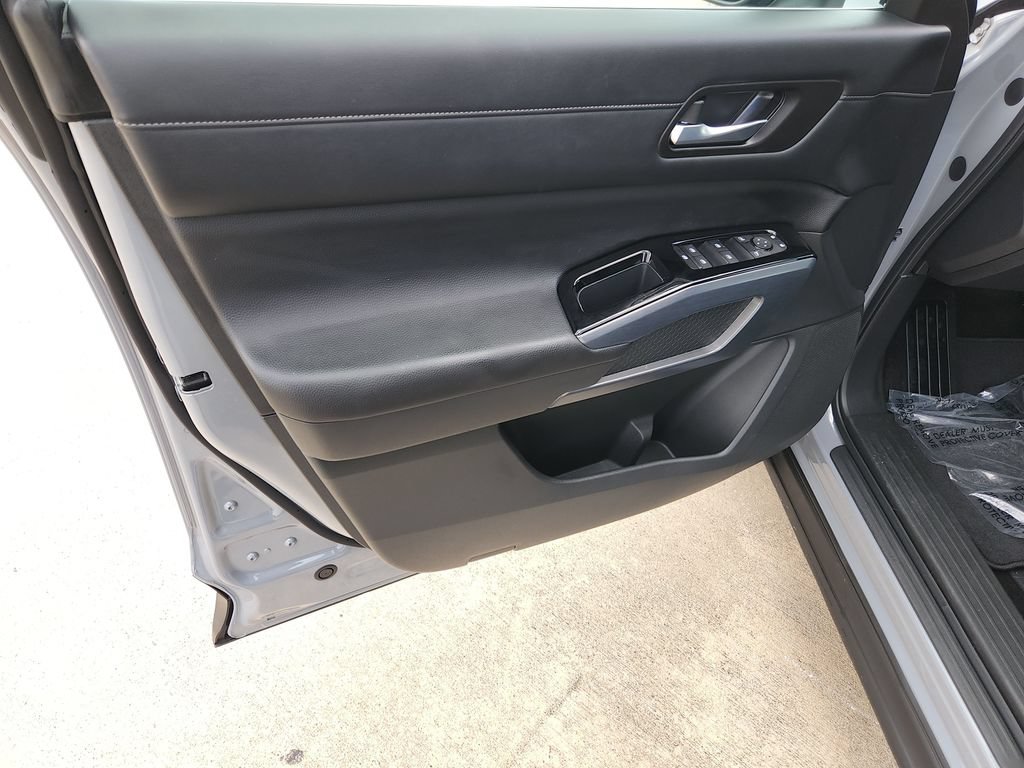 Certified 2024 Nissan Pathfinder SL w/ Black Appearance Package FWD image 31