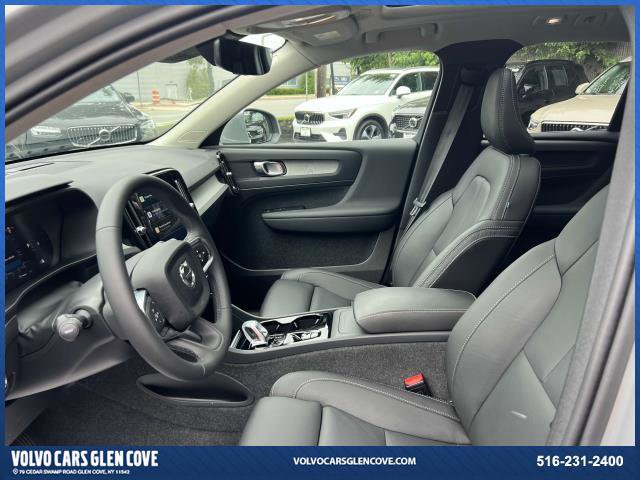 Used 2025 Volvo XC40 B5 Plus w/ Protection Package Premier image 15
