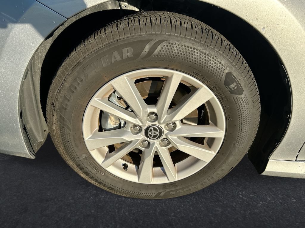 Used 2026 Toyota Camry LE FWD image 10