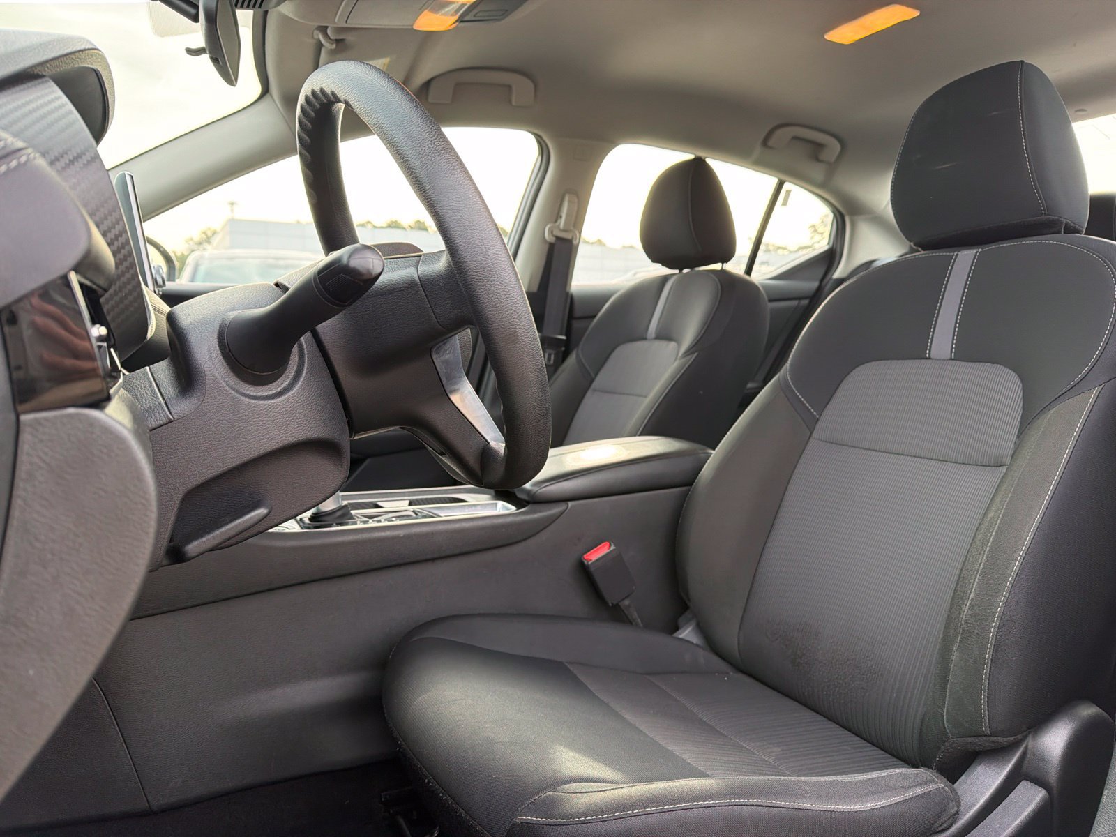 Used 2025 Nissan Sentra SV FWD image 8