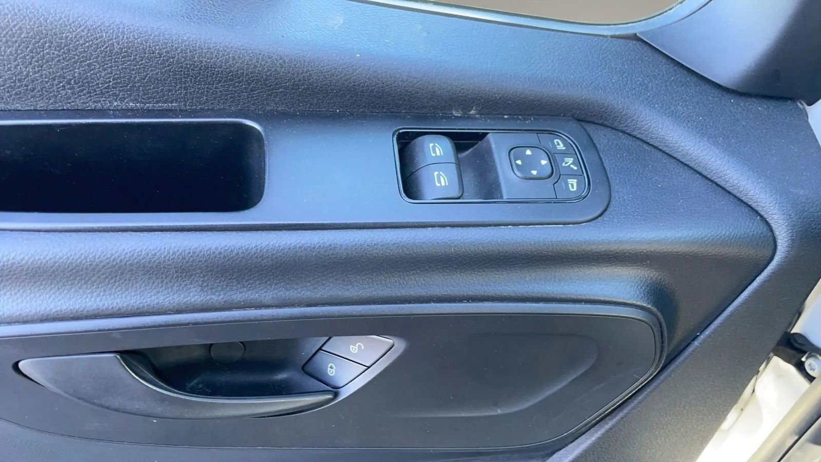 Used 2023 Mercedes-Benz Sprinter 2500 image 18