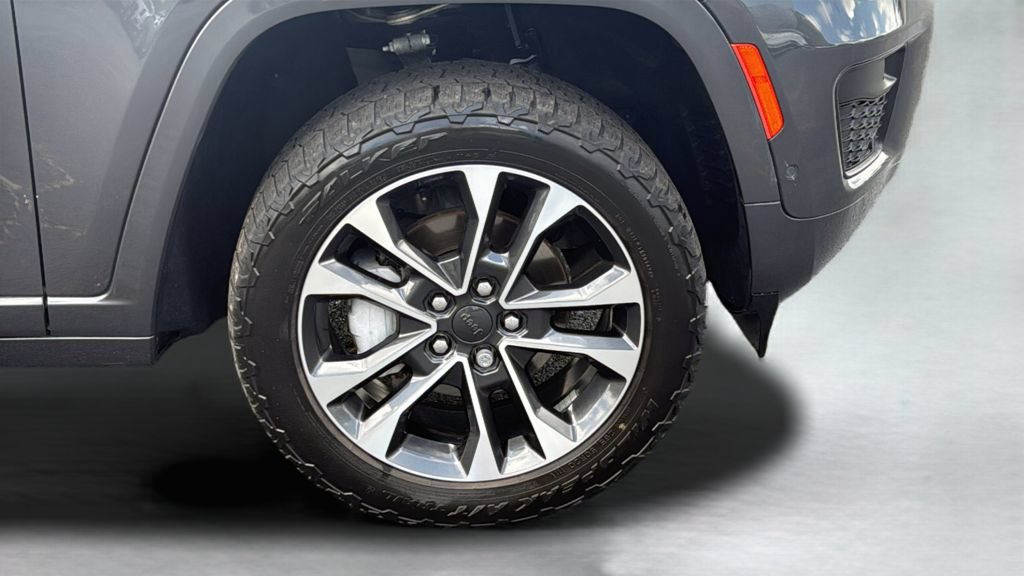 Used 2022 Jeep Grand Cherokee Overland AWD/4WD image 26