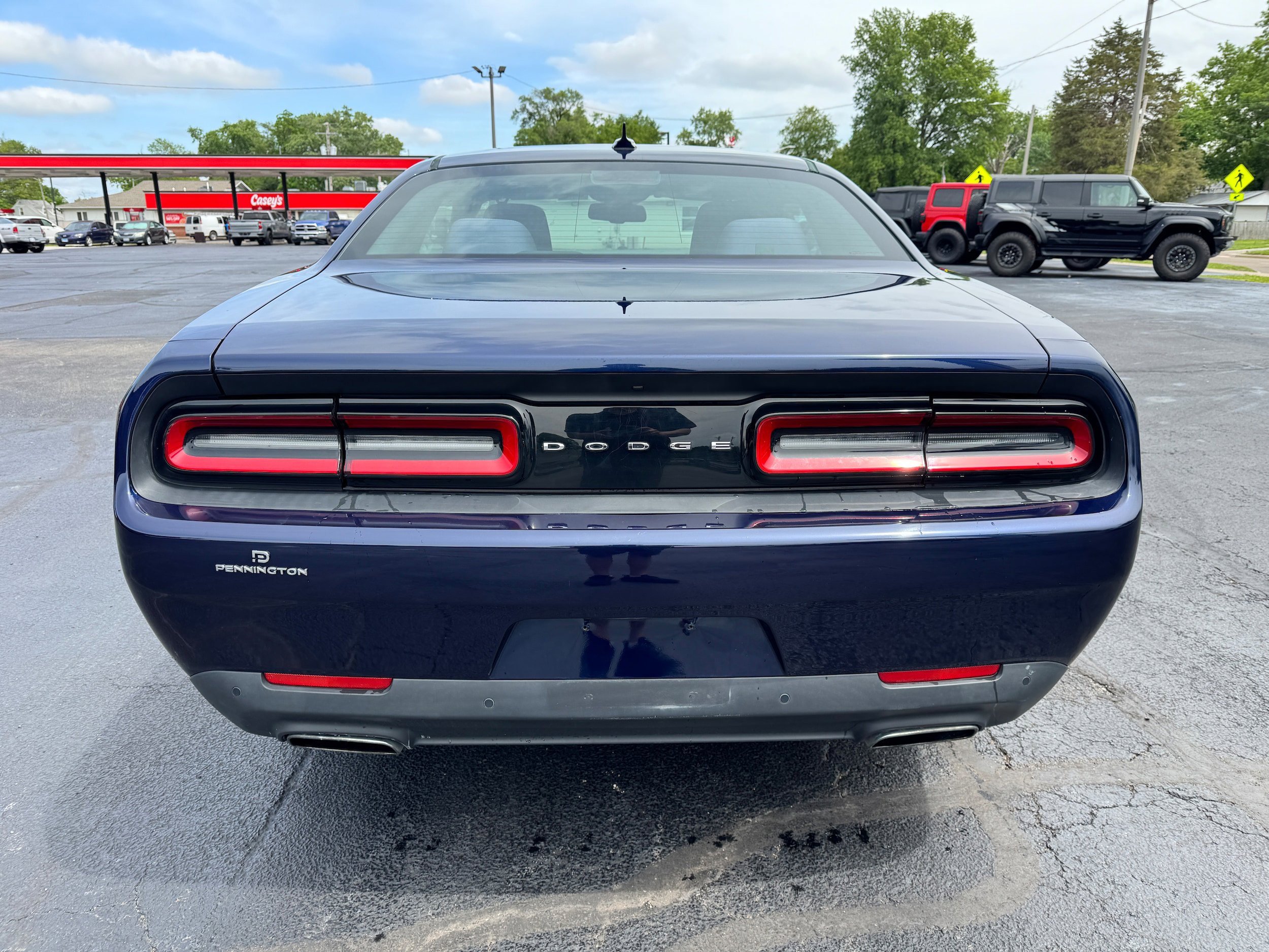 Used 2016 Dodge Challenger SXT w/ Driver Convenience Group RWD image 6