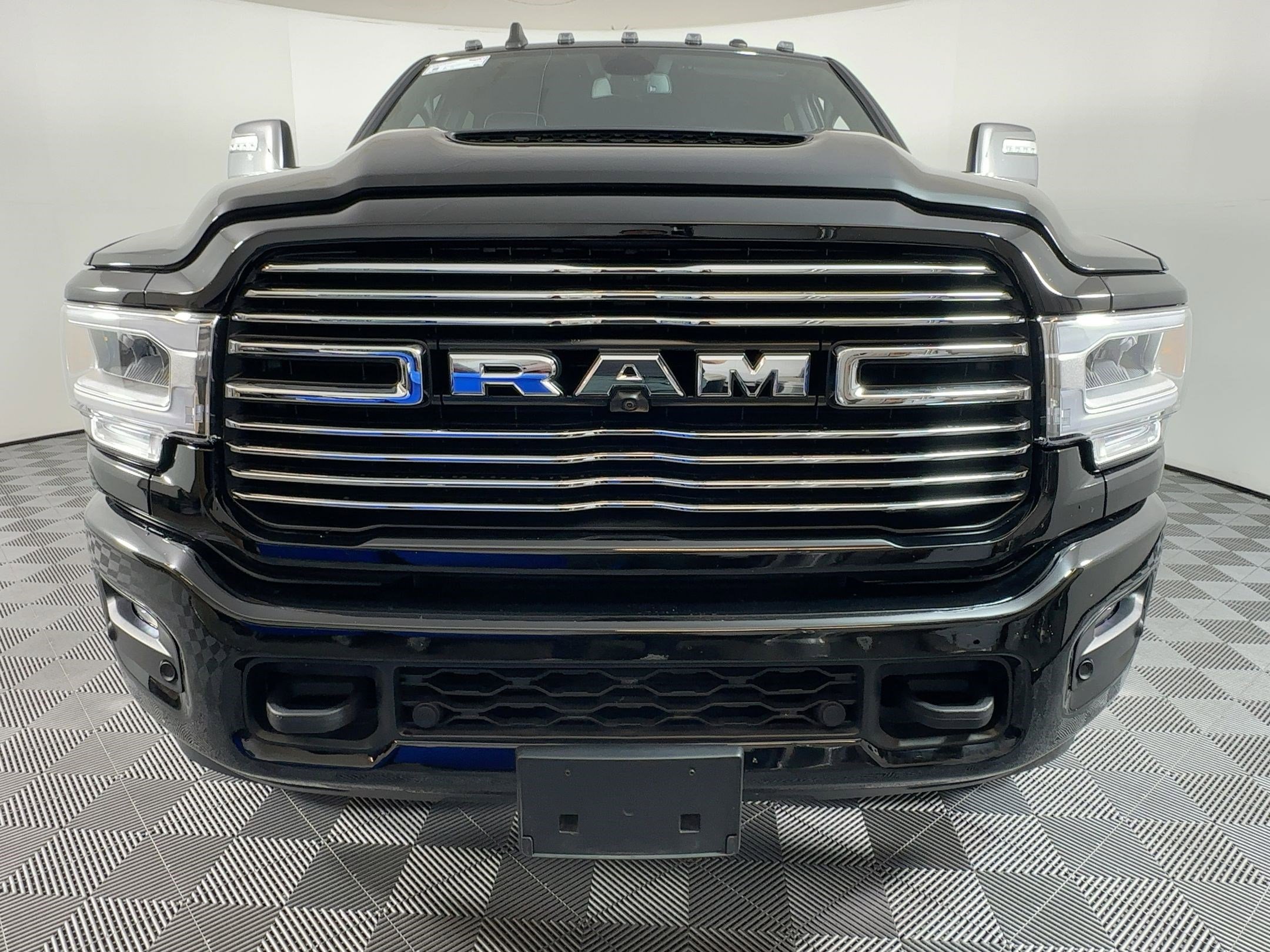 Used 2024 RAM 2500 Laramie w/ Sport Appearance Package image 5