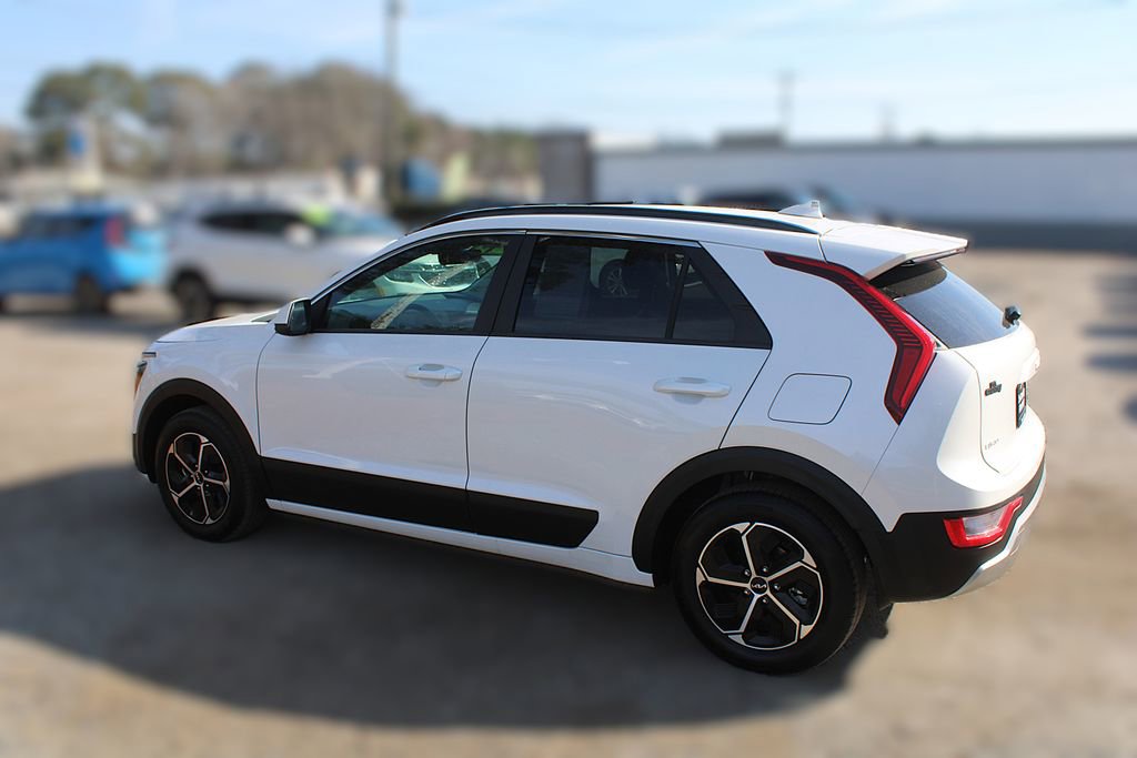 Used 2025 Kia Niro LX image 12