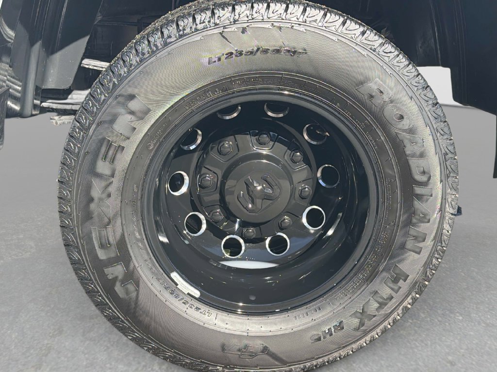 Used 2024 RAM 3500 Big Horn w/ Night Edition AWD/4WD image 13