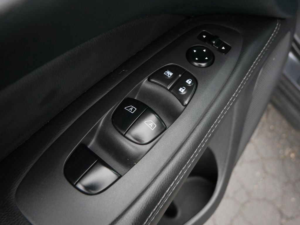 Used 2014 Nissan Pathfinder SL AWD/4WD image 14