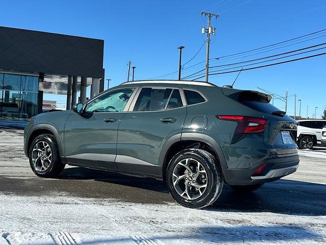 Used 2025 Chevrolet Trax LT w/ Sunroof Package image 4