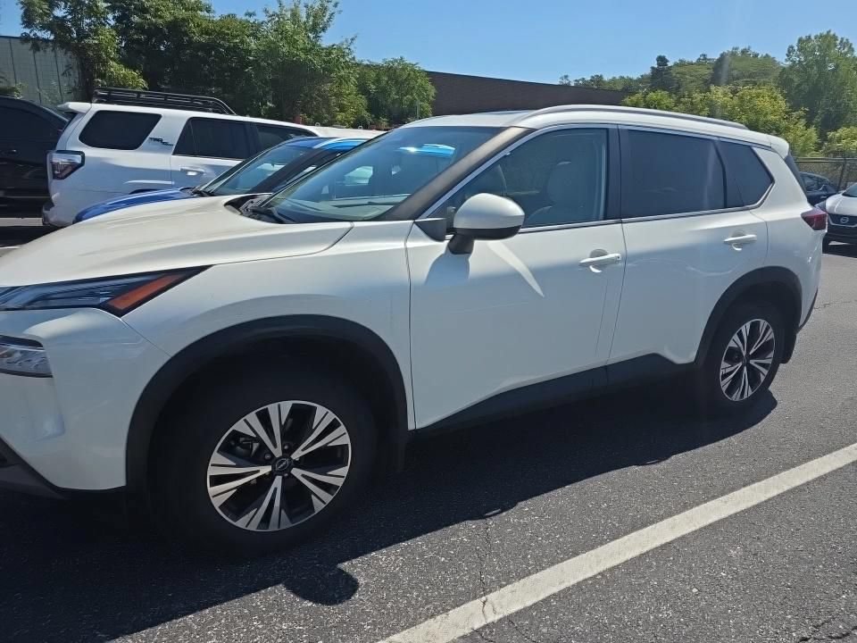 Certified 2023 Nissan Rogue SV w/ SV Premium B Package AWD/4WD image 4