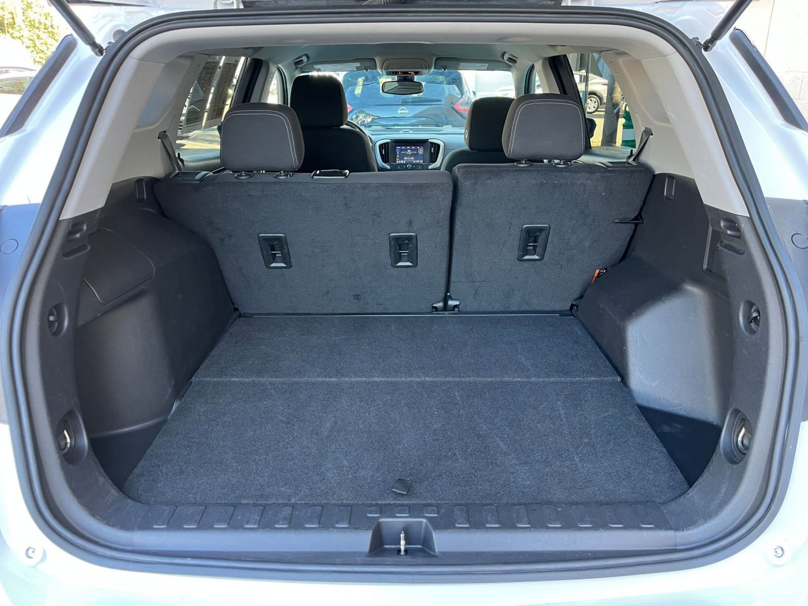 Used 2024 GMC Terrain SLE image 31