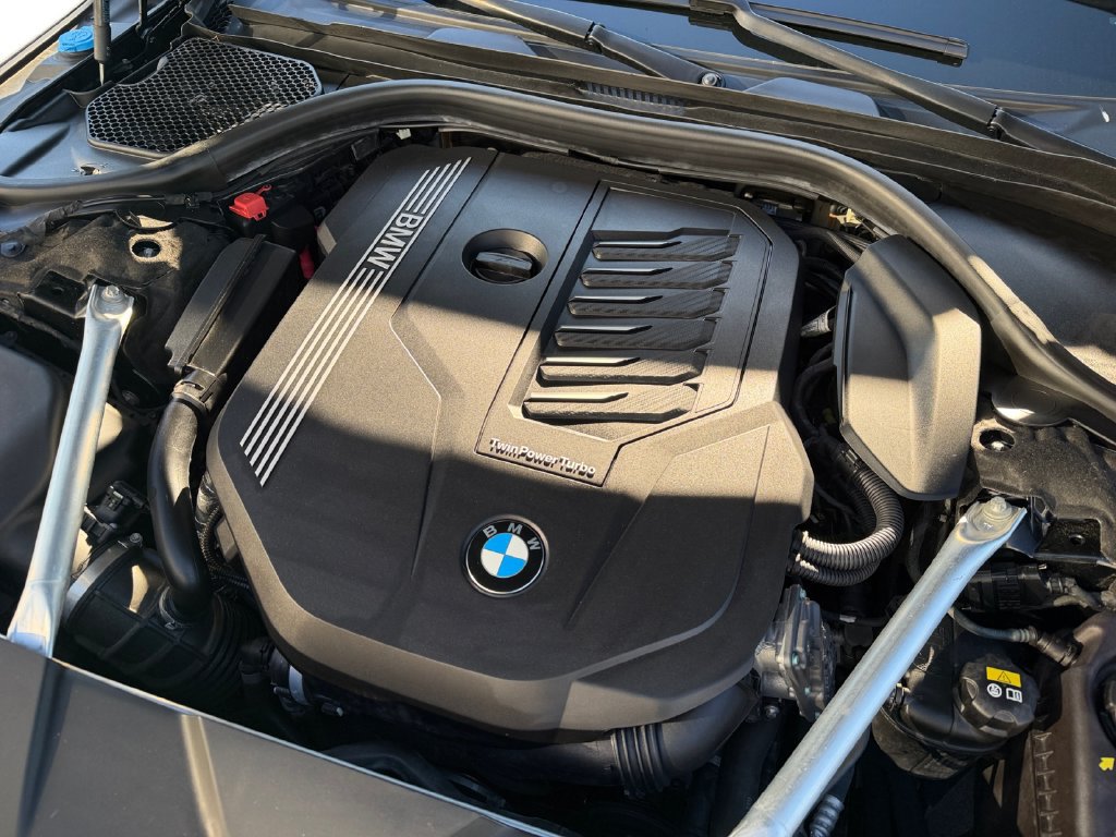 Used 2022 BMW 740i xDrive w/ M Sport Package AWD/4WD image 34
