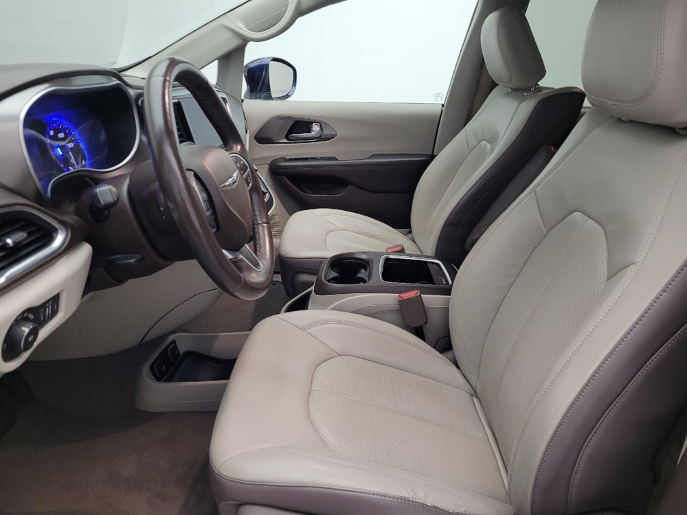 Used 2017 Chrysler Pacifica Touring-L Plus w/ Advanced Safetytec Group FWD image 17