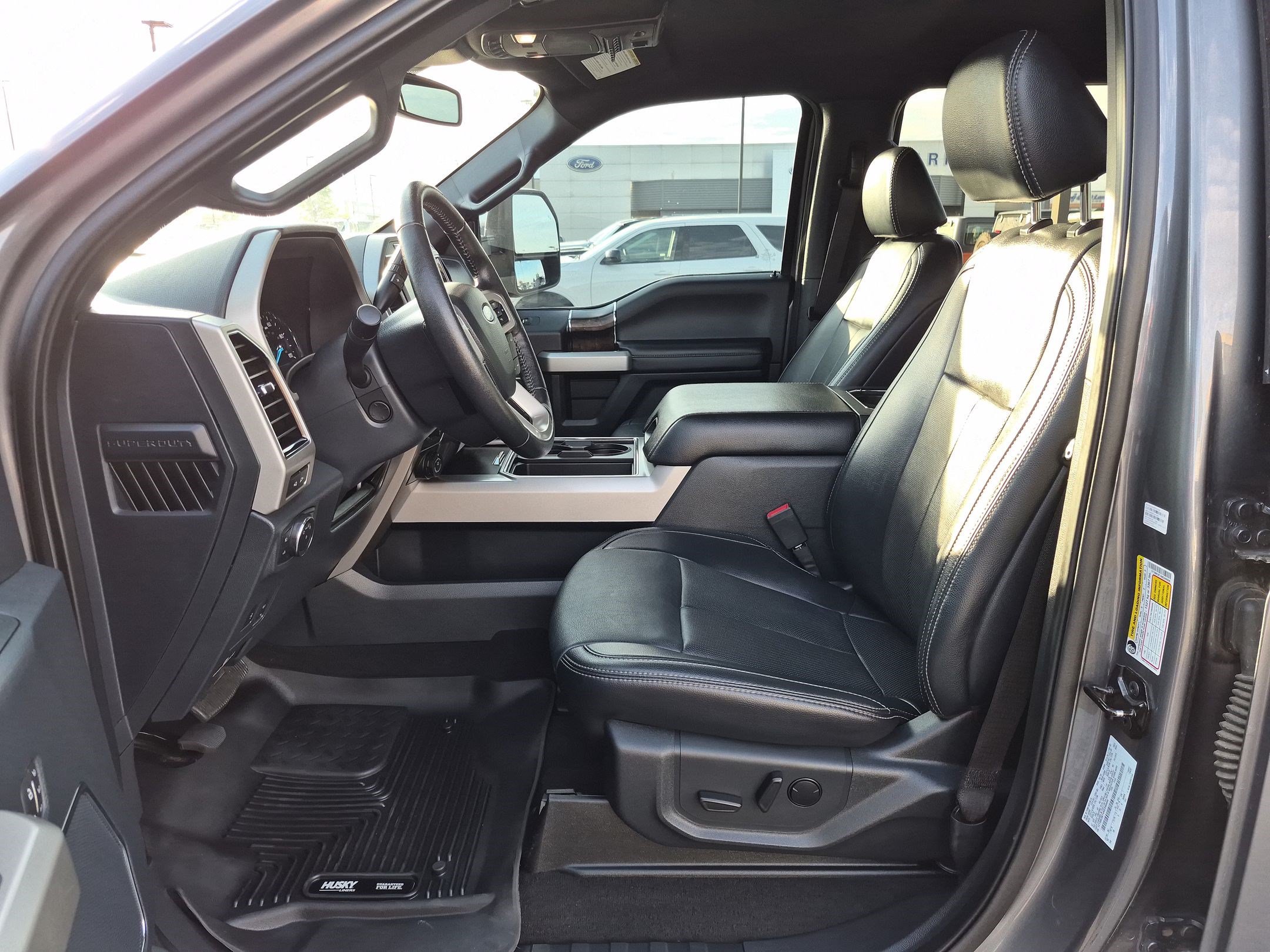 Used 2022 Ford F350 Lariat w/ Black Appearance Package AWD/4WD image 17