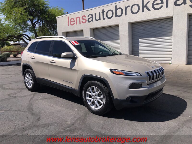 Used 2015 Jeep Cherokee Latitude w/ Comfort/Convenience Group FWD image 2